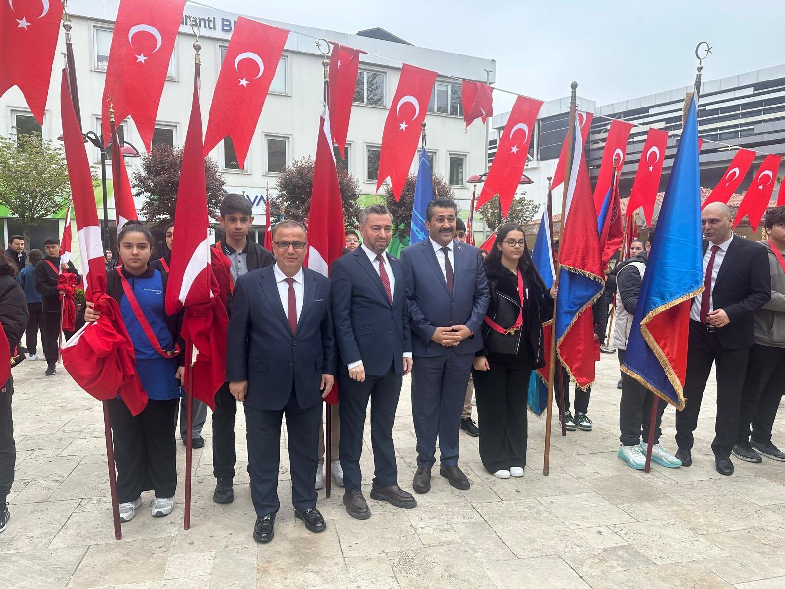23 Nisan’da Makam Koltuğu Geleceğin Temsilcisine Emanet Edildi