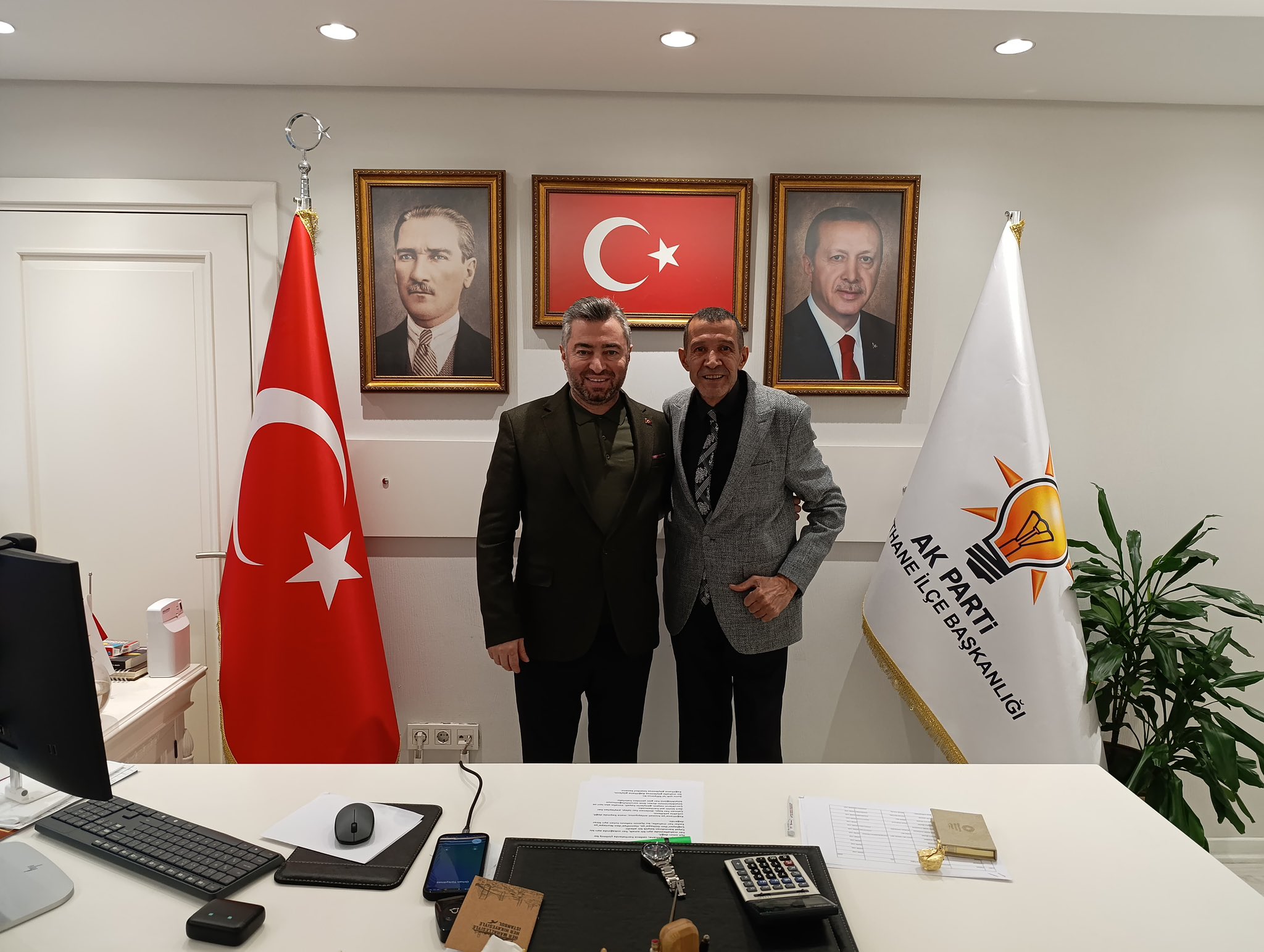 ZAMANSIZ MEHMET VE AYKUT EDİP SEVİNÇ’TEN İLÇE BAŞKANLIĞIMIZA ZİYARET